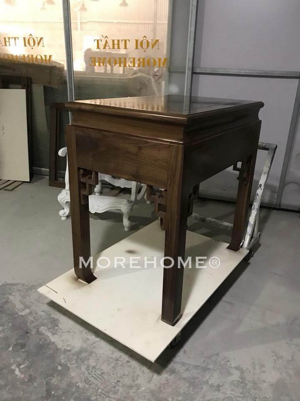 Với đường nét tinh tế, mẫu mã kết hợp màu sắc sang trọng, xưởng sản xuất bàn thờ gỗ óc chó của Nội thất MoreHome luôn cho ra đời những dòng sản phẩm cao cấp , chất lượng nhất.